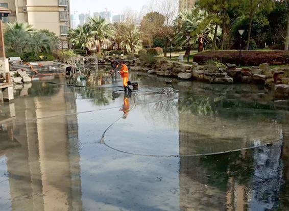 江津景观池淤泥清理